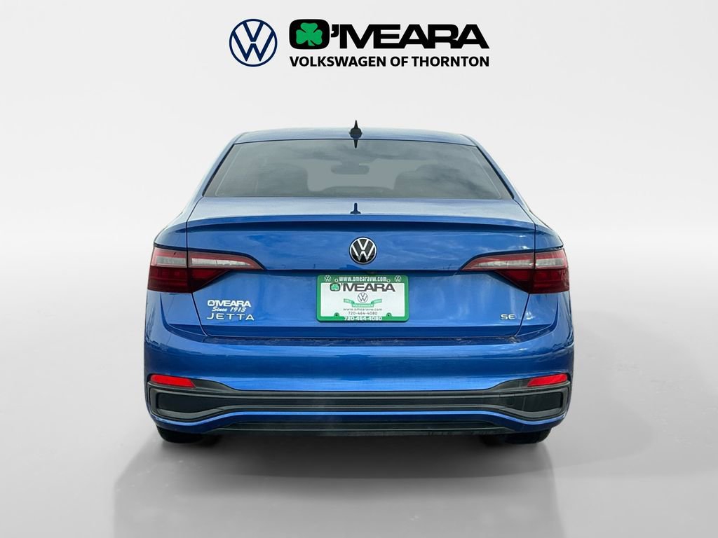 Used 2022 Volkswagen Jetta SE w/ Panoramic Sunroof Package image 4