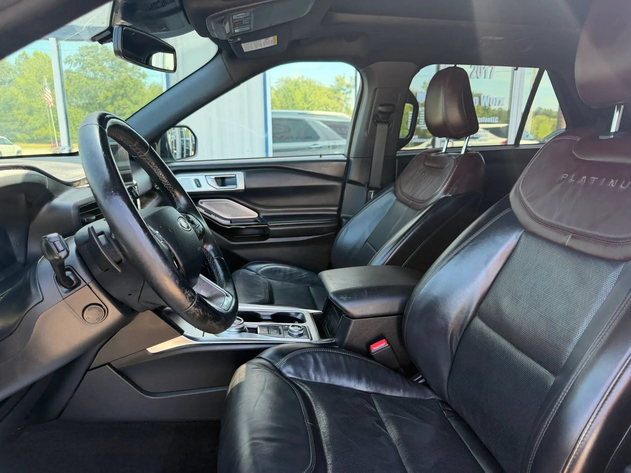 Used 2021 Ford Explorer Platinum w/ Equipment Group 601A AWD/4WD image 8