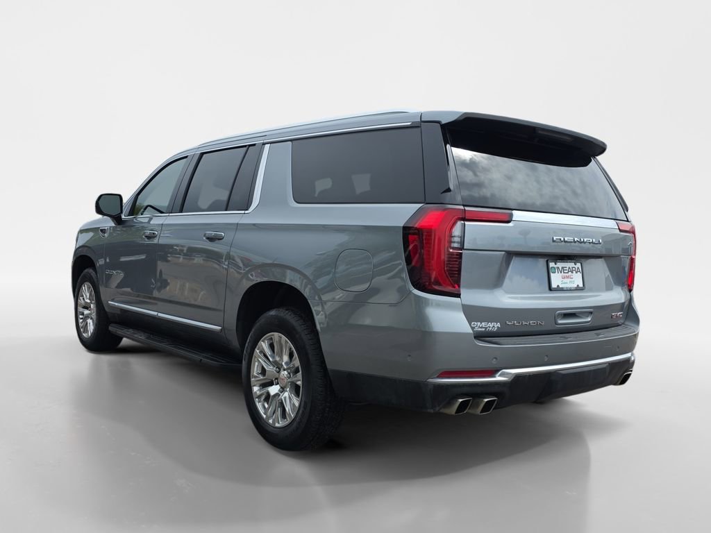Used 2025 GMC Yukon XL Denali AWD/4WD image 3