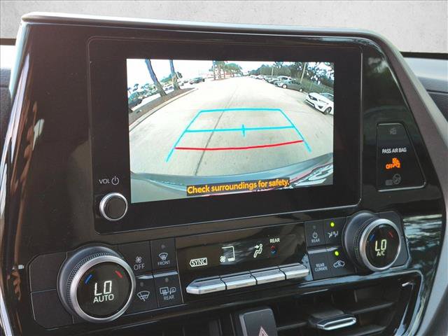 Used 2023 Toyota Highlander LE FWD image 13