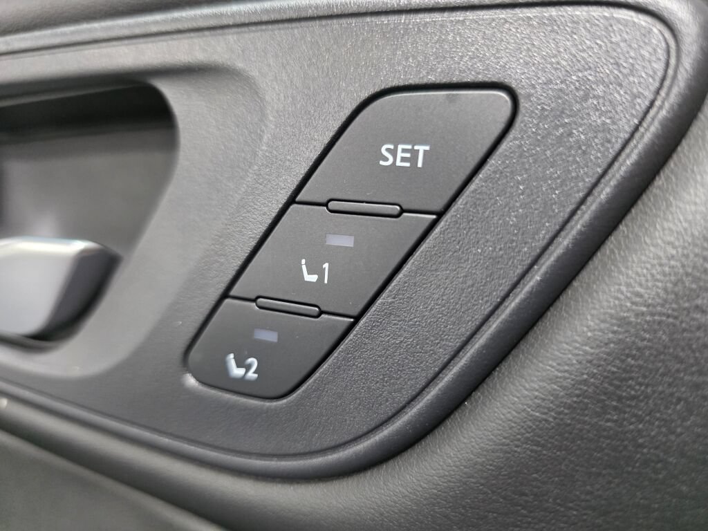 Used 2023 Nissan Rogue SL AWD/4WD image 14