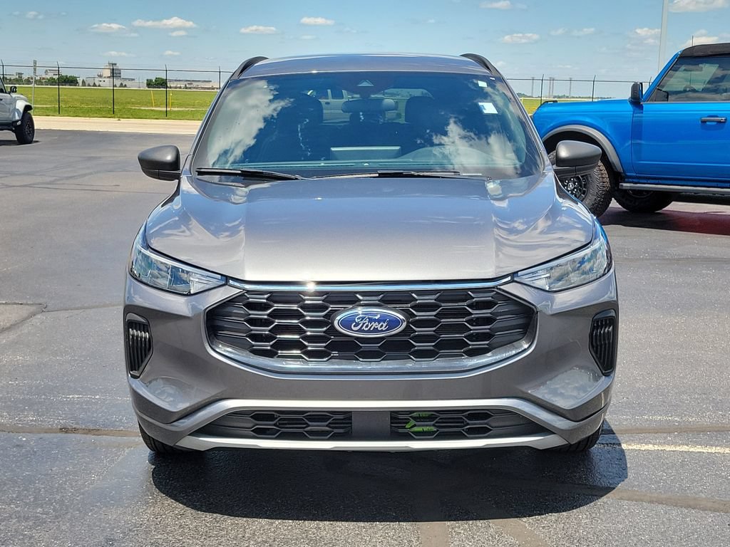 Certified 2023 Ford Escape ST-Line w/ Tech Pack #1 FWD image 2