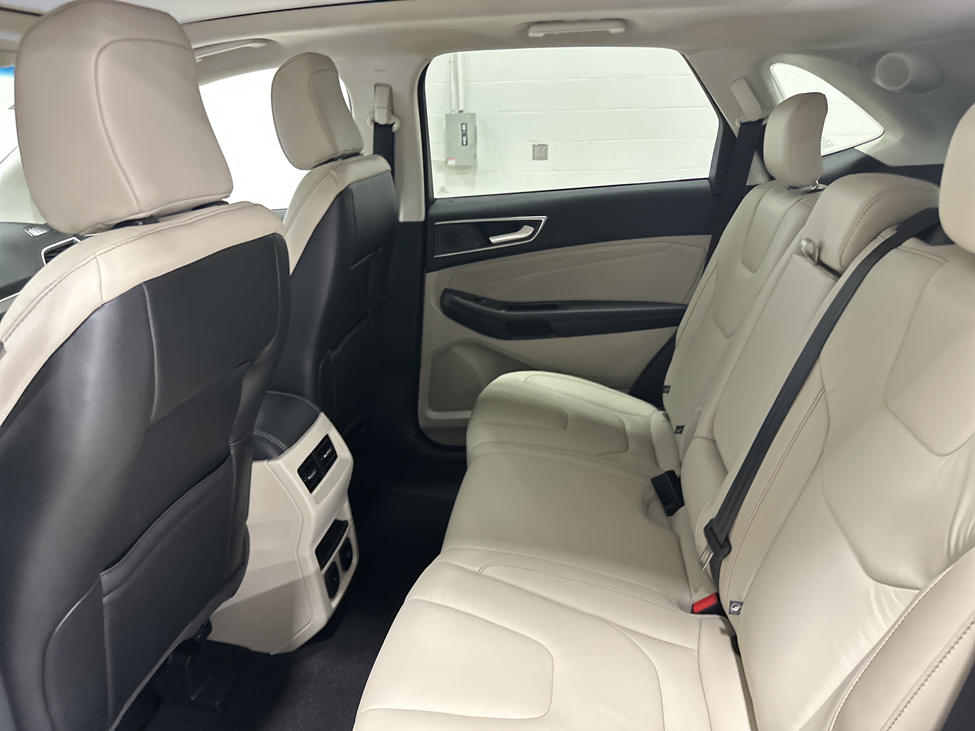 Used 2020 Ford Edge Titanium AWD/4WD image 31