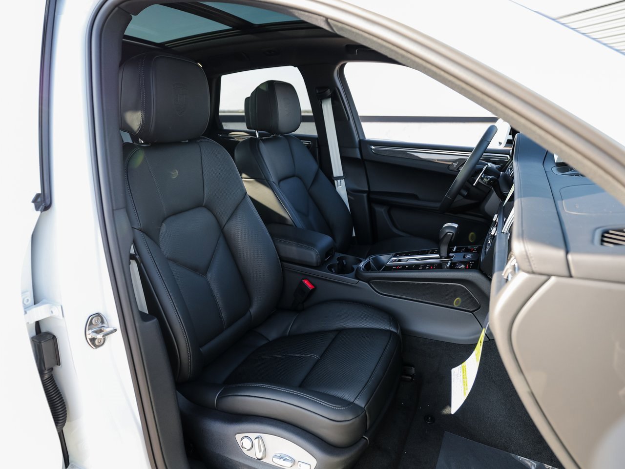 New 2026 Porsche Macan GTS image 29