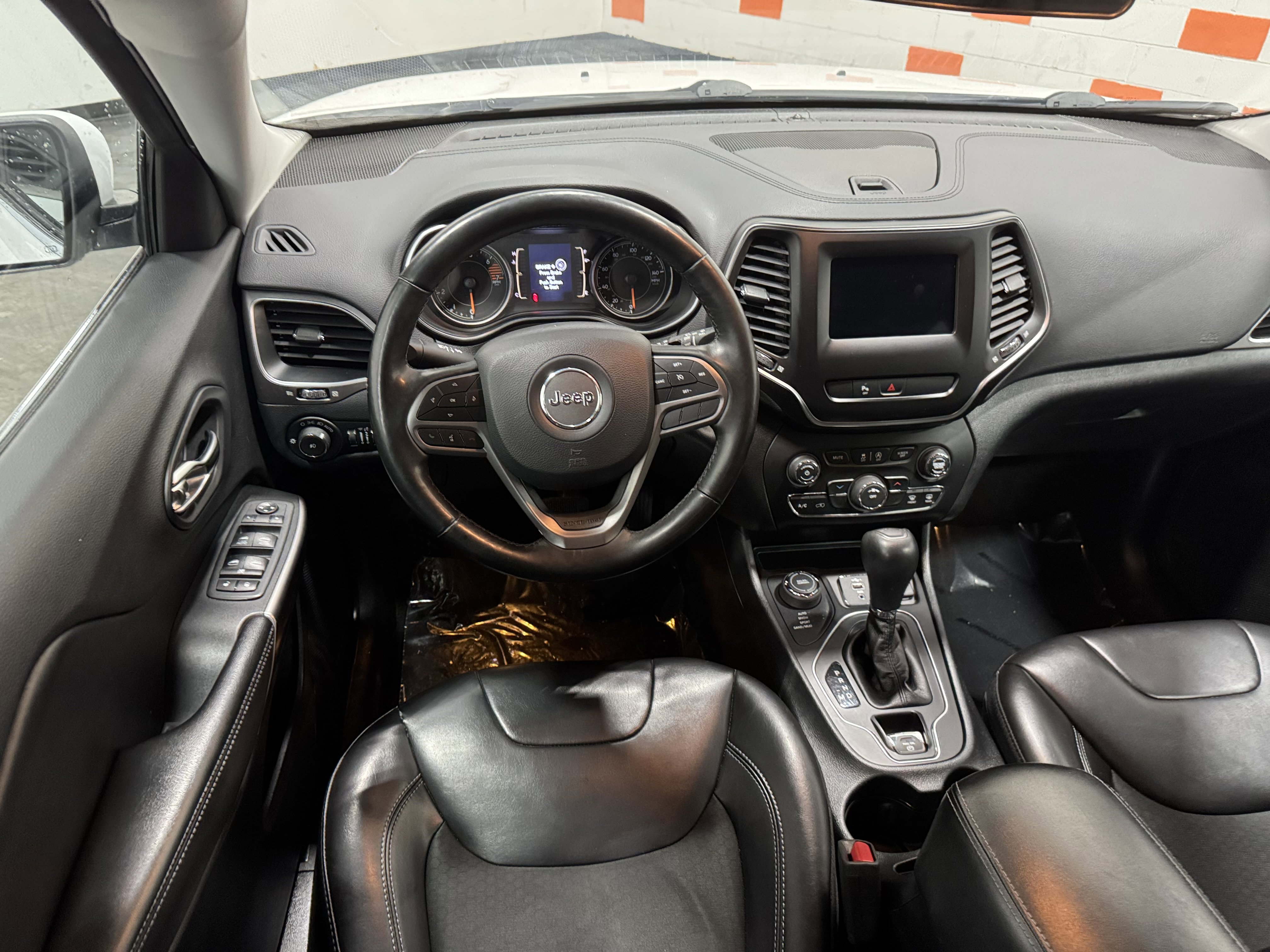 Used 2019 Jeep Cherokee Latitude Plus w/ Cold Weather Group image 24