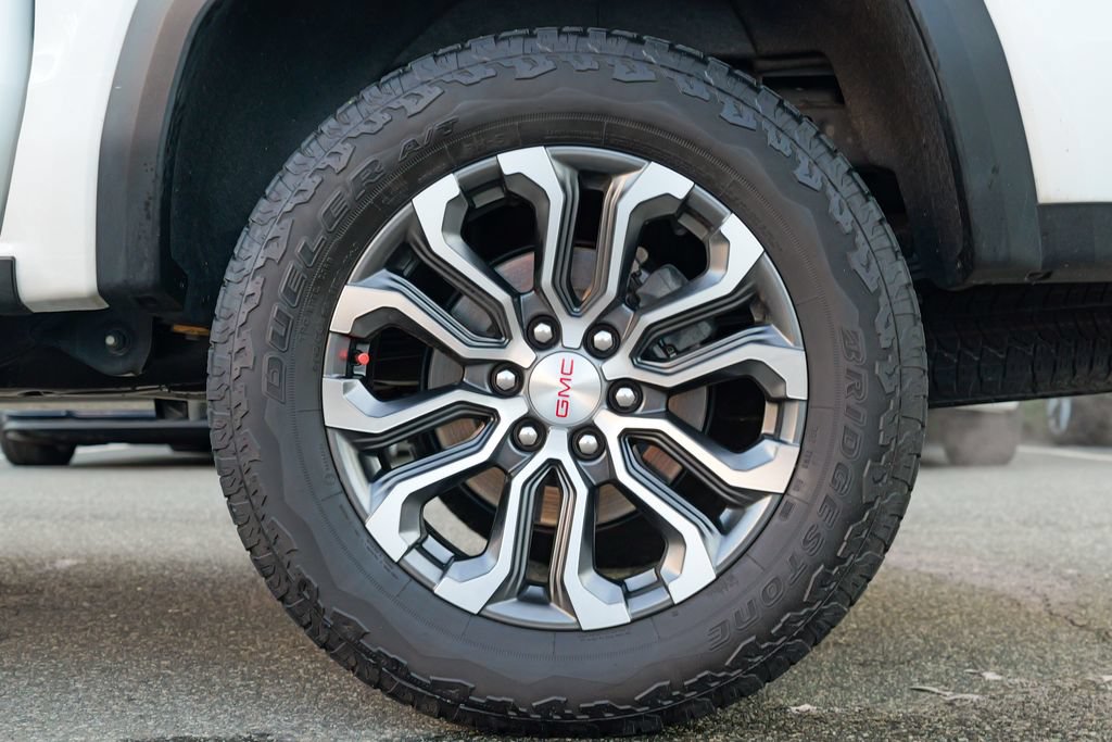 Used 2024 GMC Canyon Denali AWD/4WD image 15
