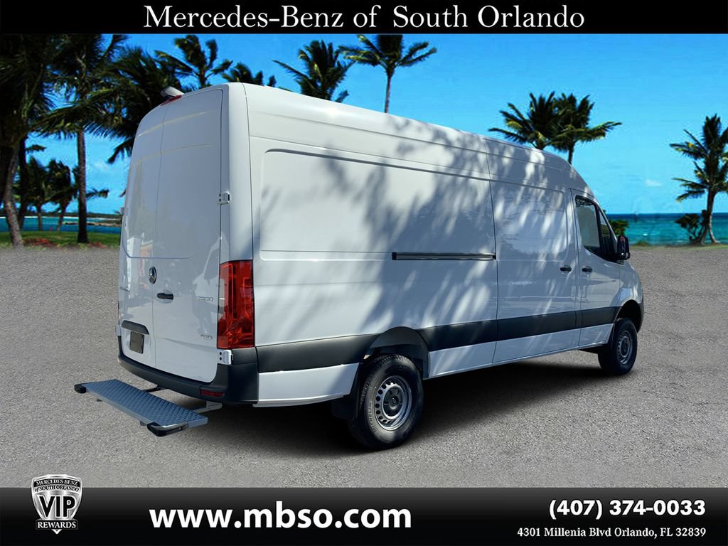 Used 2023 Mercedes-Benz Sprinter 2500 image 2