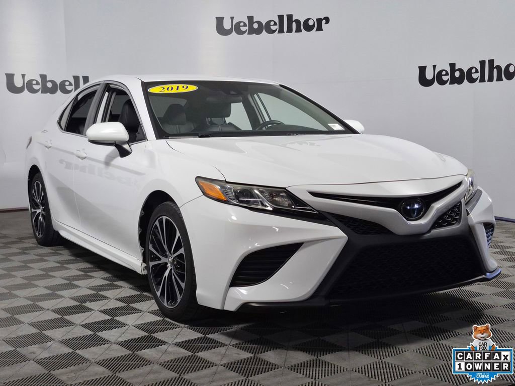 Used 2019 Toyota Camry SE FWD image 1
