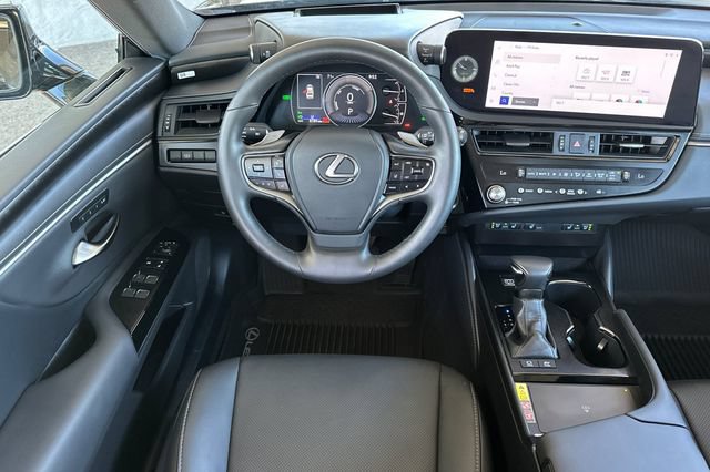 Used 2025 Lexus ES 300h w/ Premium Package FWD image 17