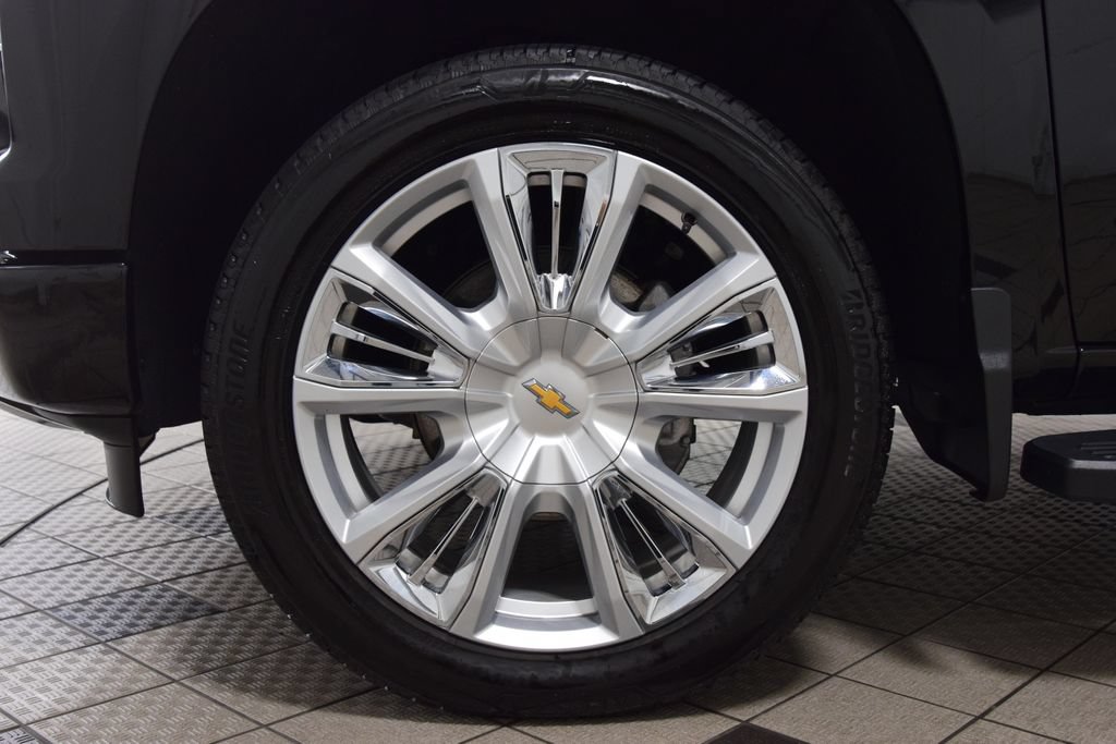 Used 2025 Chevrolet Silverado 1500 High Country w/ High Country Premium Package AWD/4WD image 27