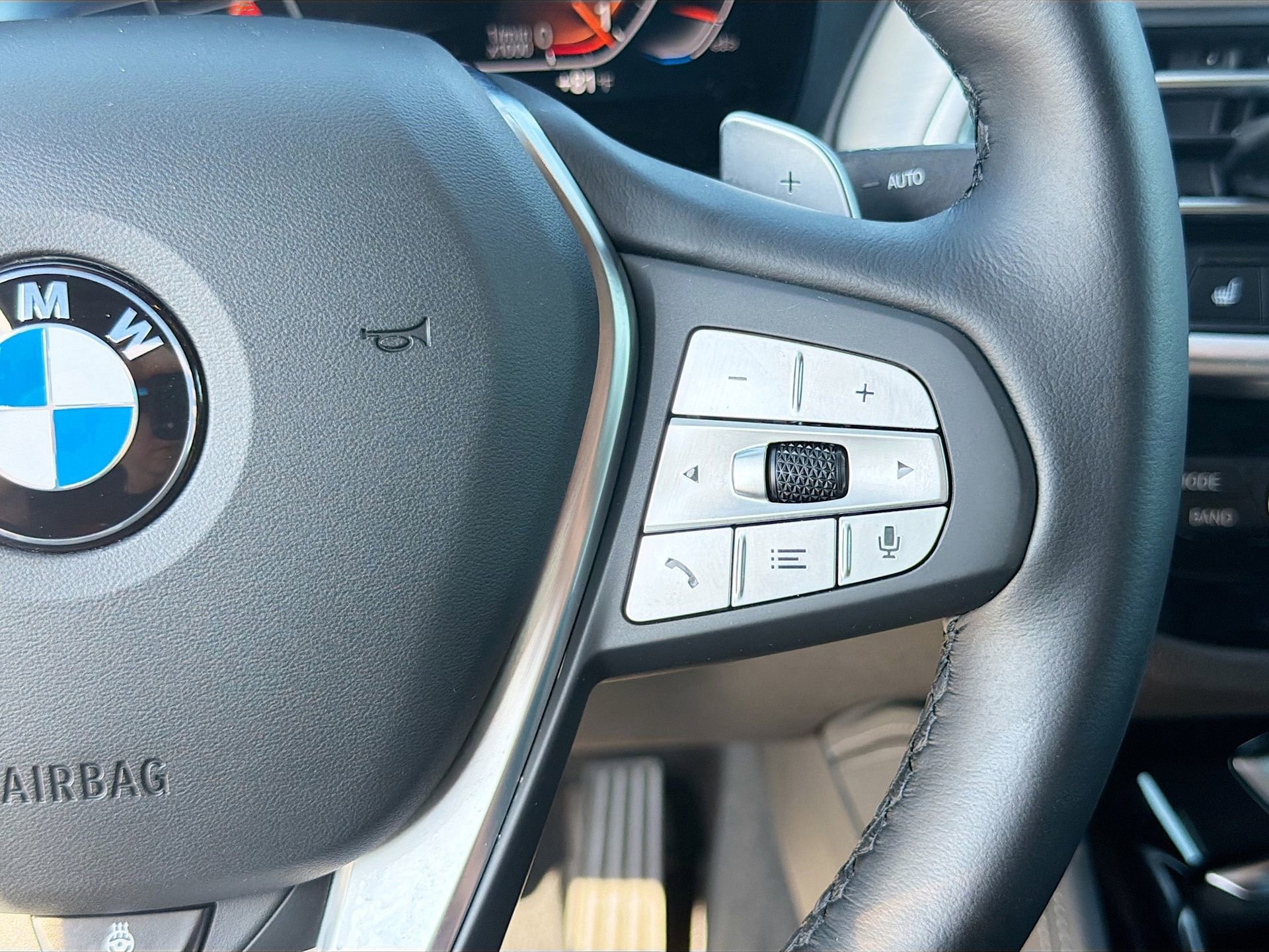 Certified 2025 BMW X4 xDrive30i w/ Premium Package image 39