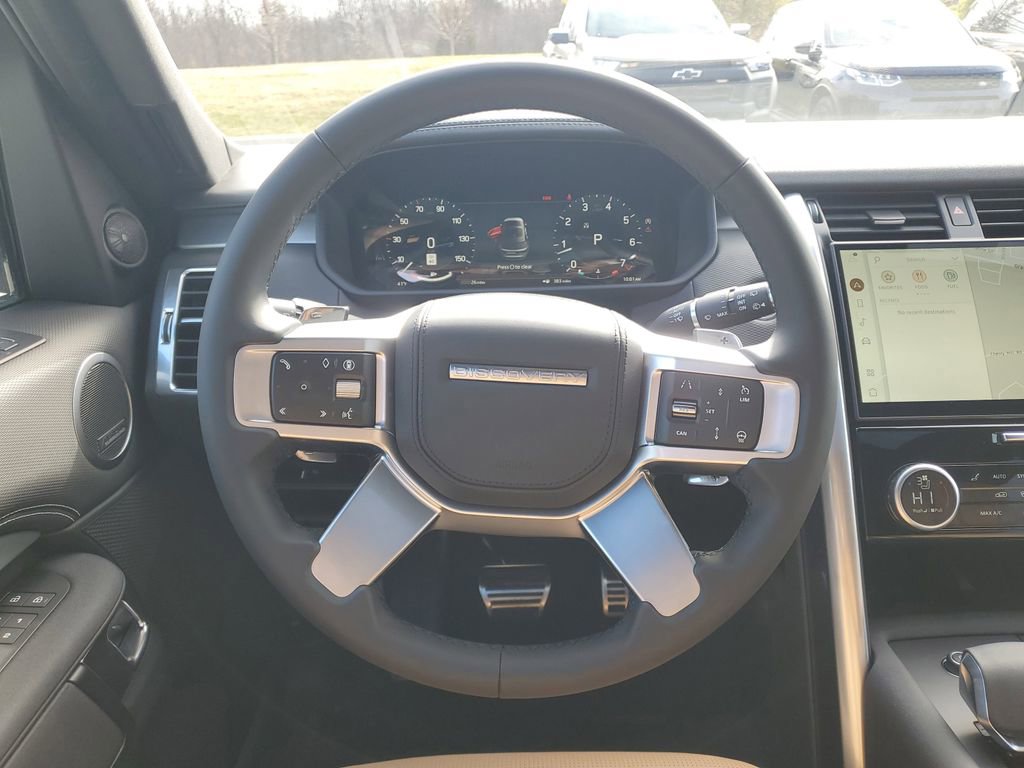 Used 2025 Land Rover Discovery Dynamic SE AWD/4WD image 31