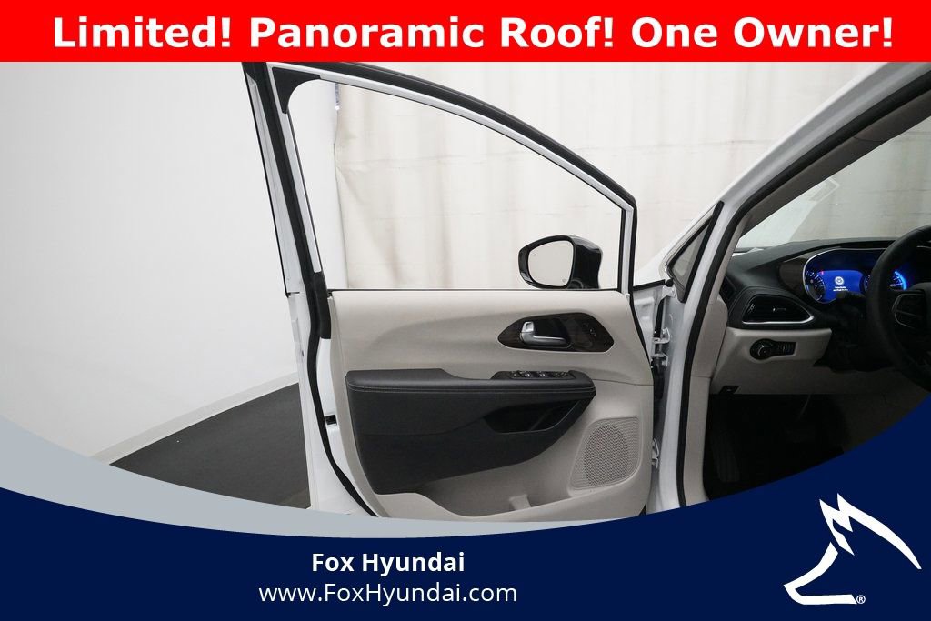 Used 2024 Chrysler Pacifica Limited image 29