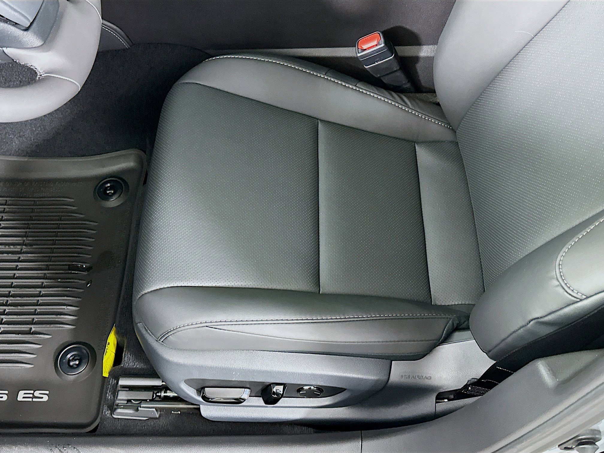 New 2025 Lexus ES 300h w/ Premium Package image 20