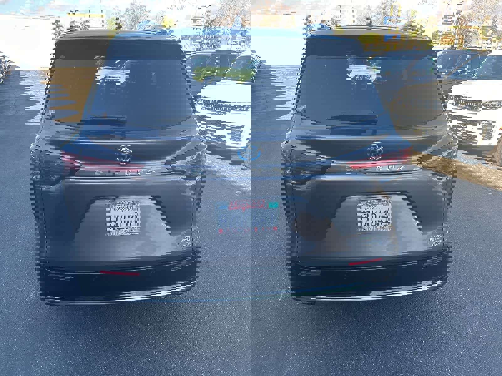 Used 2022 Toyota Sienna Limited image 5