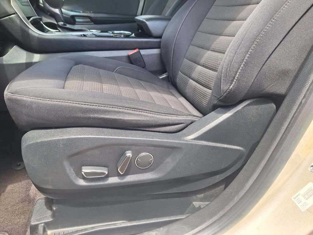 Used 2018 Ford Edge SEL w/ Class II Trailer Tow Package AWD/4WD image 10