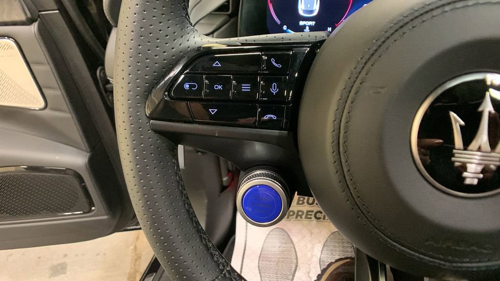 Used 2025 Maserati Grecale Modena image 38