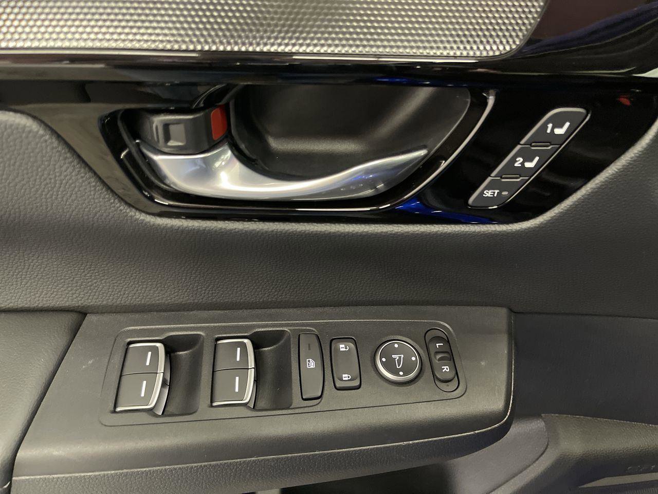 Used 2025 Honda CR-V EX-L image 13