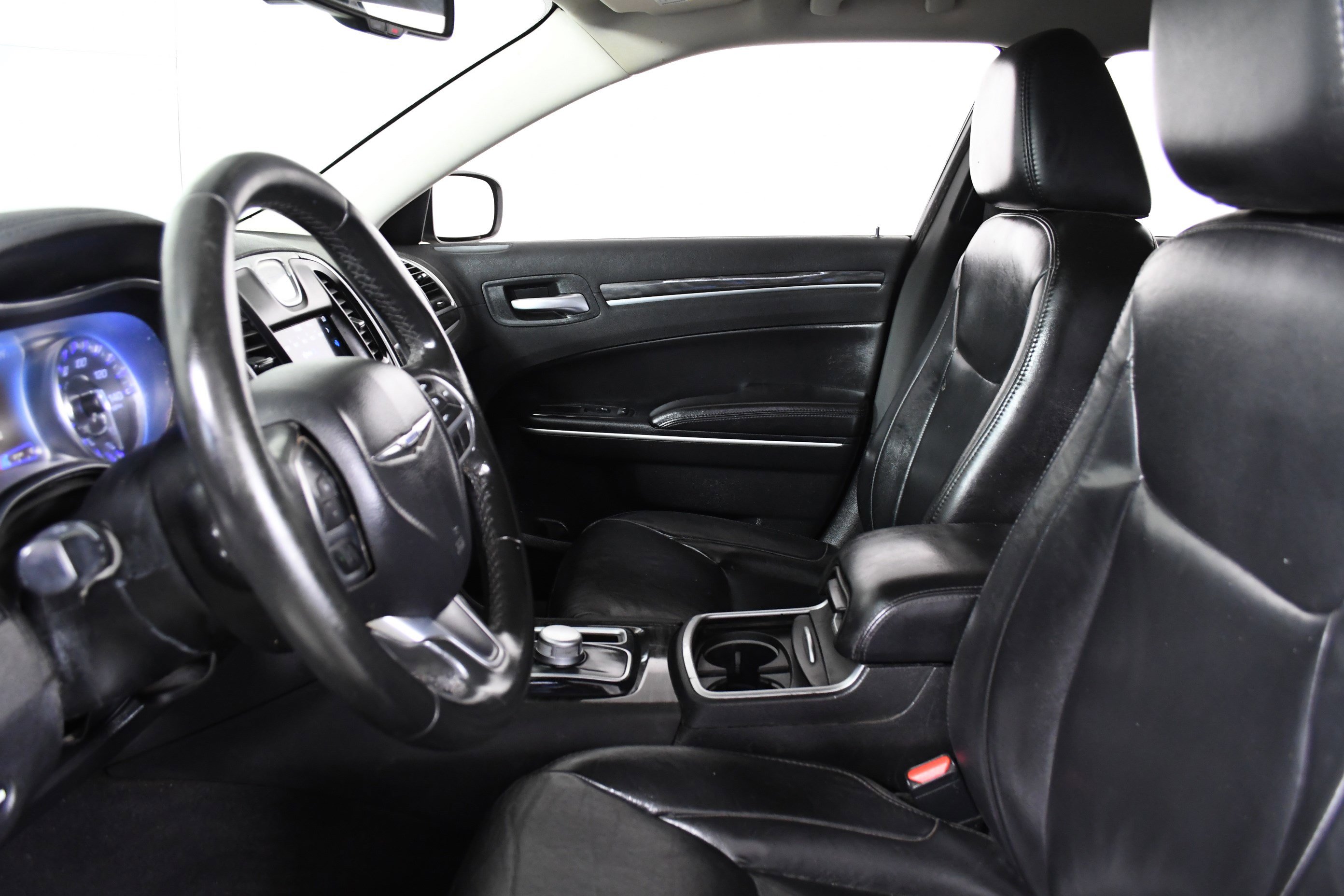 Used 2019 Chrysler 300 Touring L w/ Quick Order Package 22F image 20