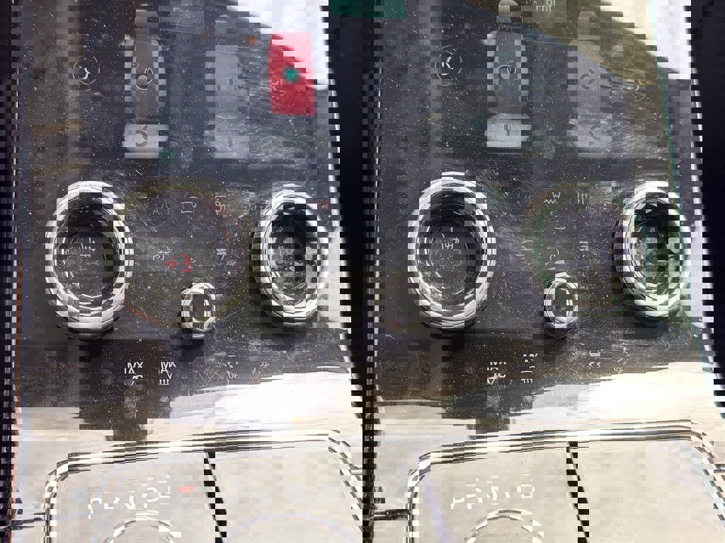 Used 2019 Land Rover Range Rover Velar S image 22