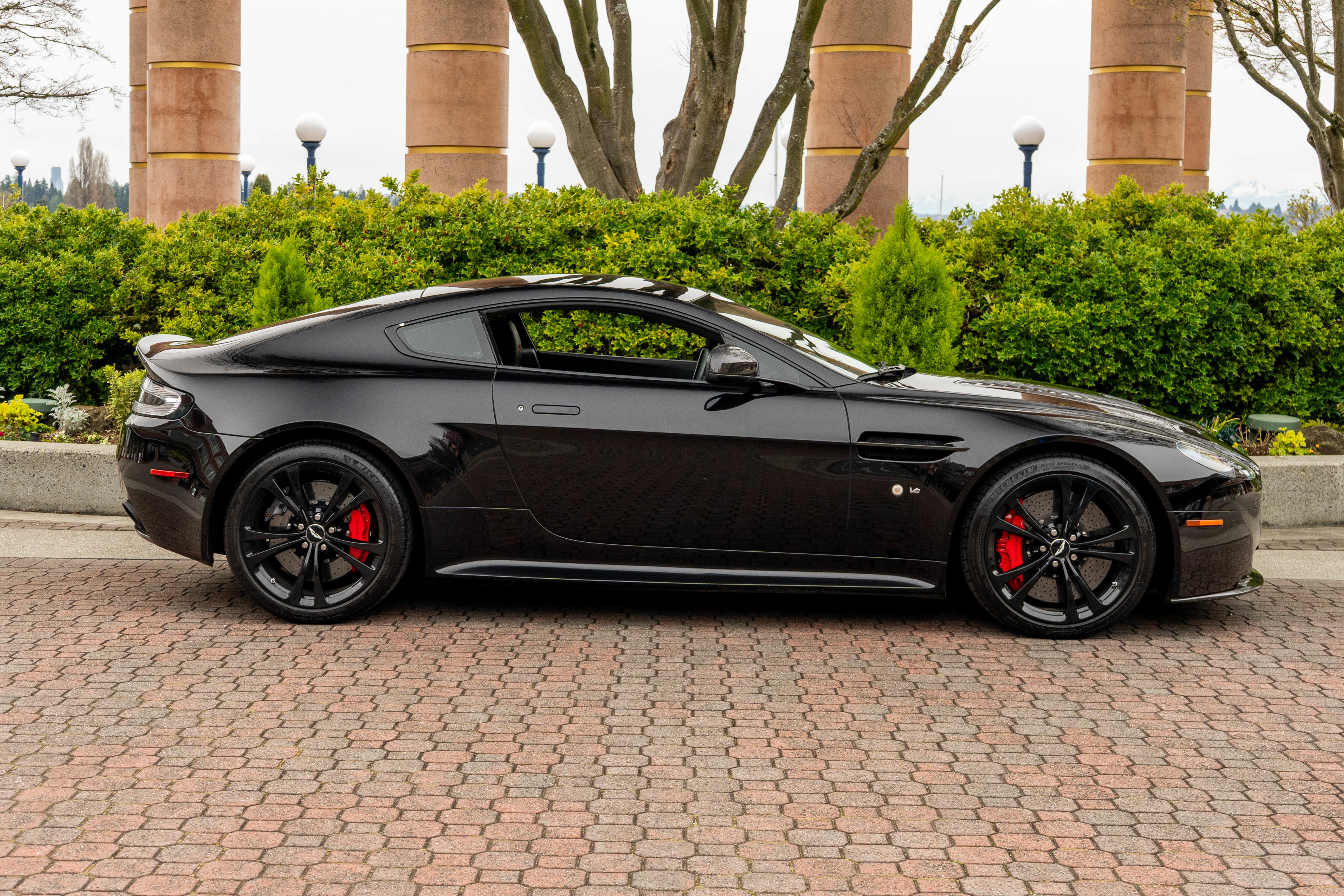 Used 2015 Aston Martin V12 Vantage S image 46