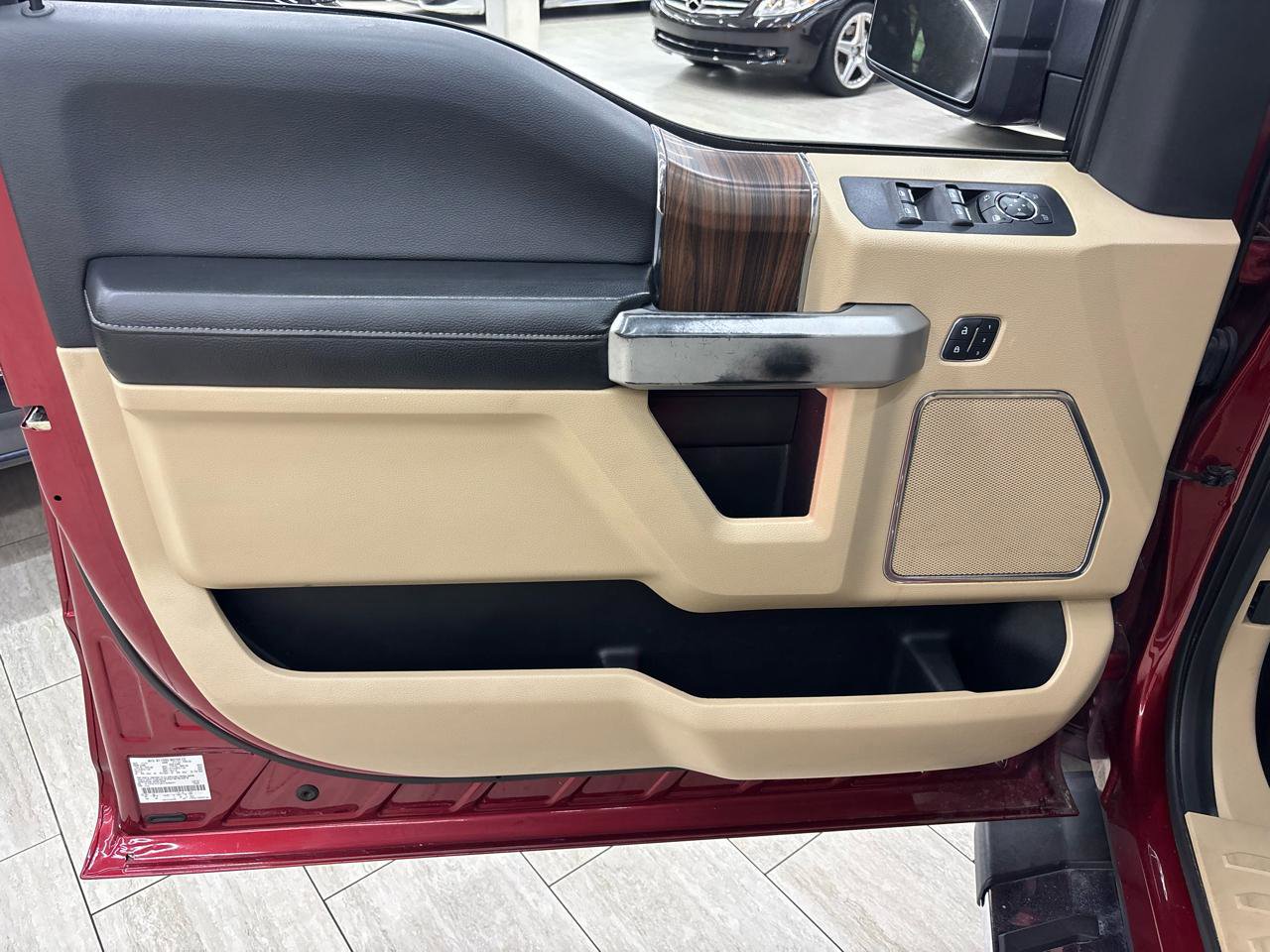 Used 2015 Ford F150 Lariat w/ Equipment Group 501A Mid AWD/4WD image 29