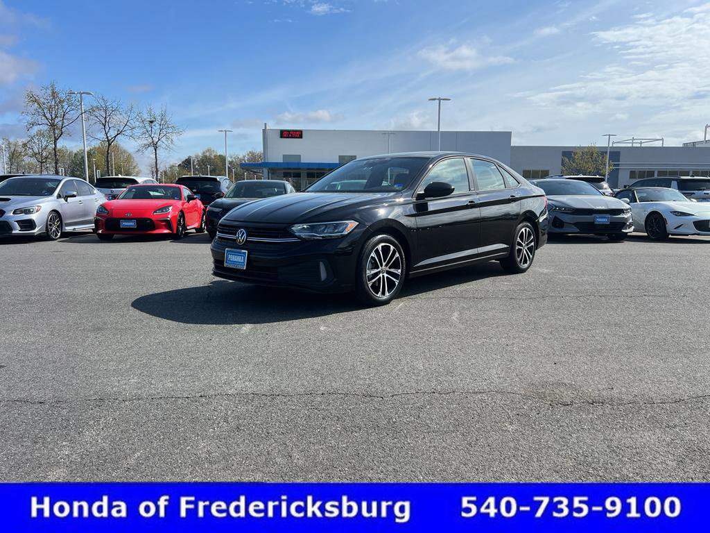 Used 2024 Volkswagen Jetta Sport image 4