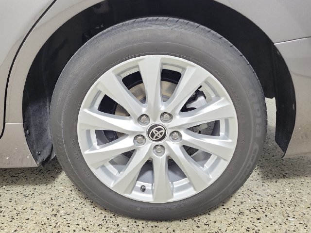 Used 2020 Toyota Camry LE FWD image 8