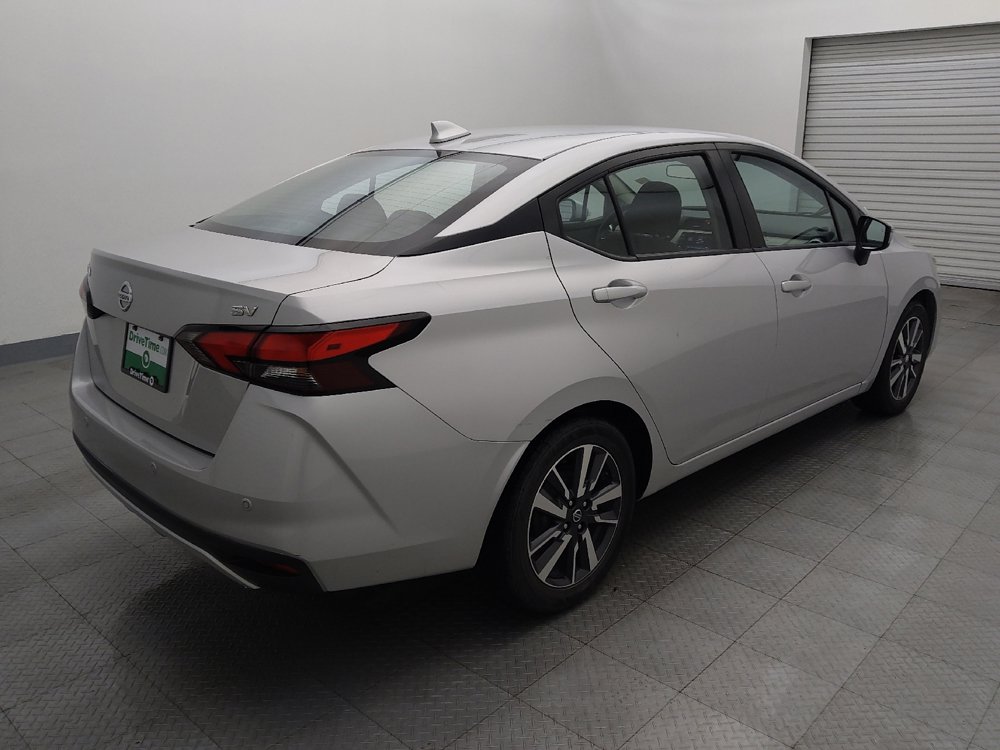 Used 2021 Nissan Versa SV image 9