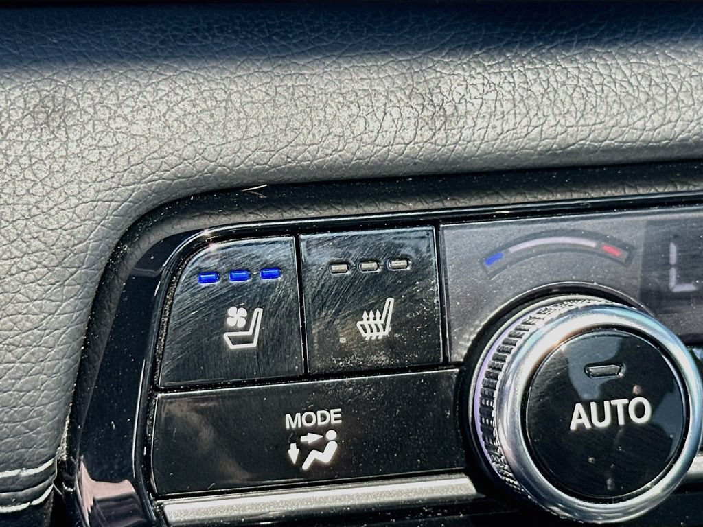 Used 2025 Honda Pilot Elite image 18