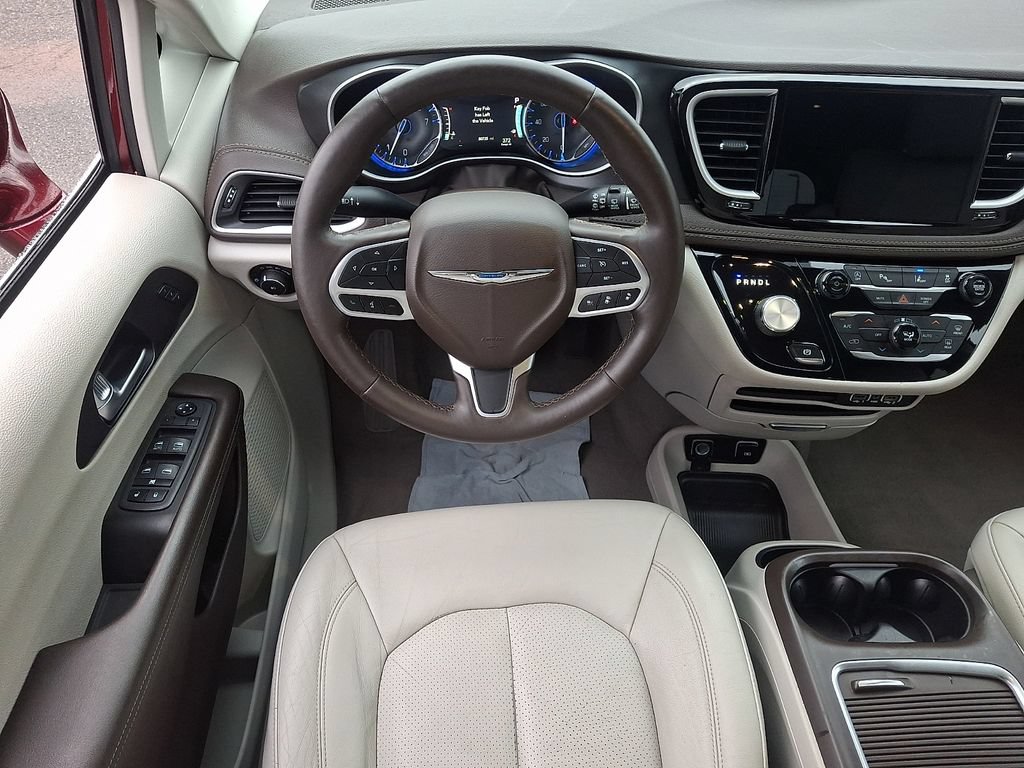Used 2021 Chrysler Pacifica Touring-L FWD image 11