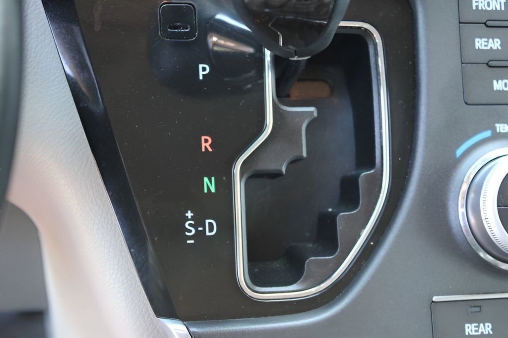 Used 2017 Toyota Sienna XLE w/ XLE Navigation Package FWD image 16
