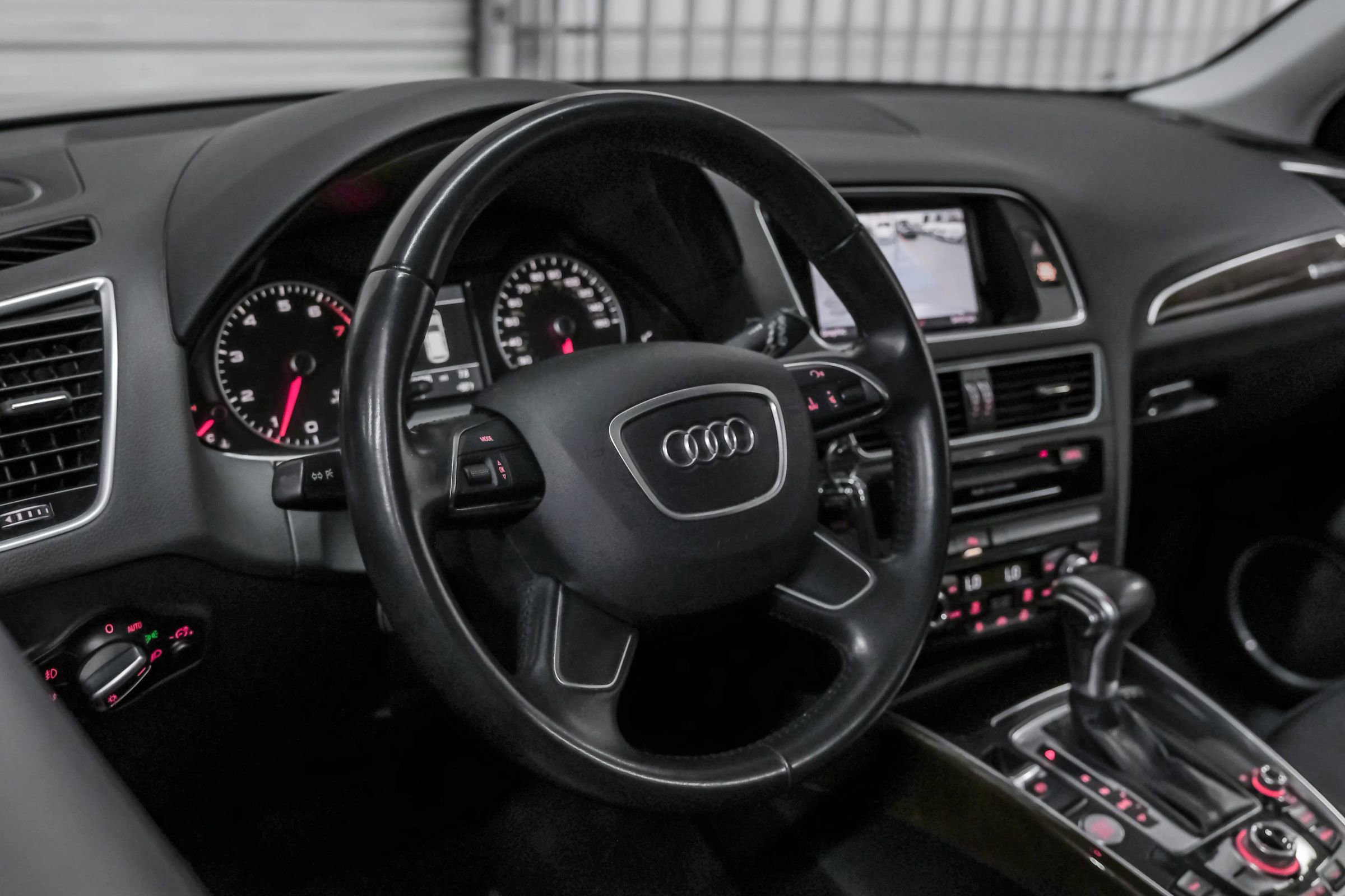 Used 2016 Audi Q5 2.0T Premium Plus w/ Technology Package image 18