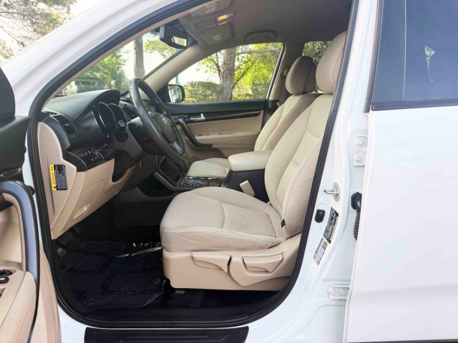Used 2012 Kia Sorento LX w/ V6 Convenience Pkg image 14