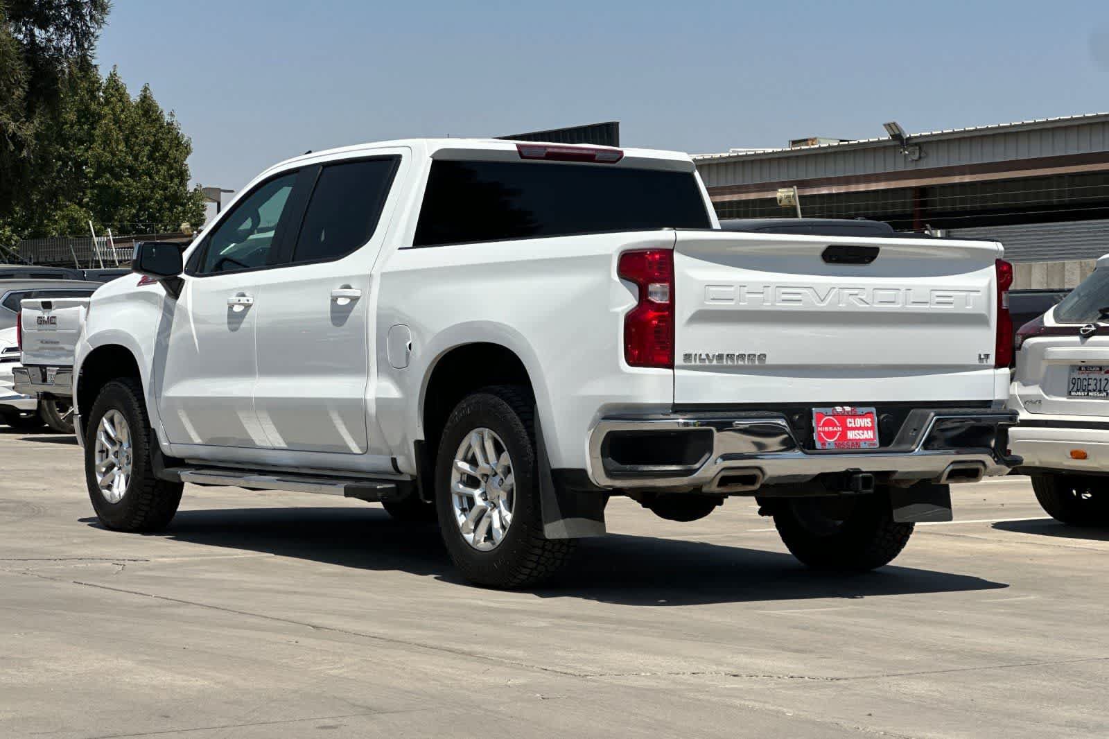 Used 2022 Chevrolet Silverado 1500 LT w/ Z71 Off-Road Package AWD/4WD image 7