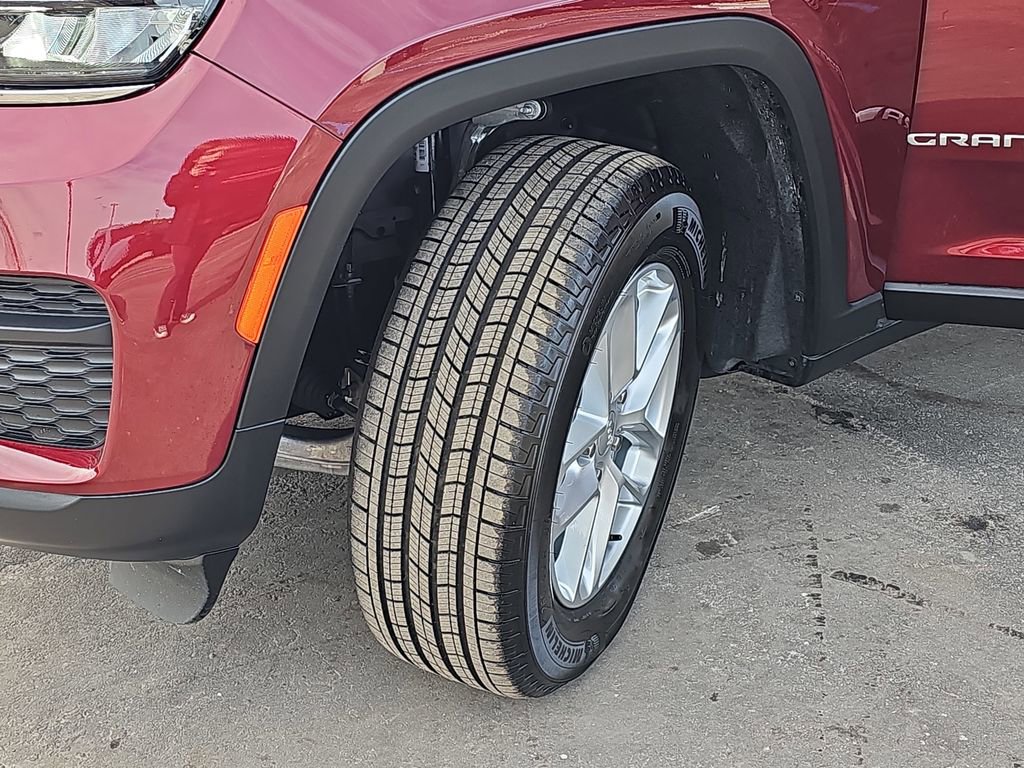 Used 2025 Jeep Grand Cherokee Laredo X w/ Luxury Tech Group I image 35