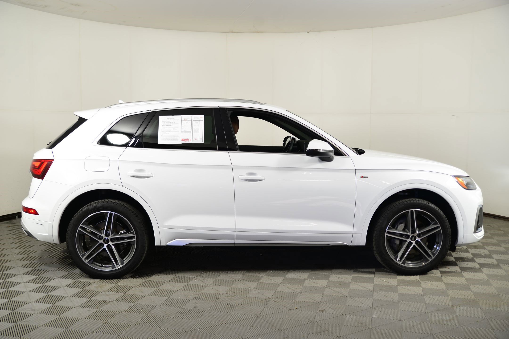 Certified 2025 Audi Q5 e Premium image 7