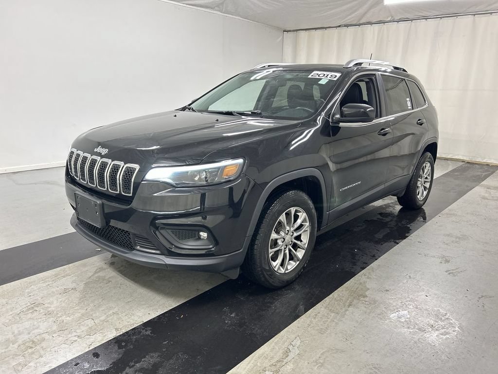 Used 2019 Jeep Cherokee Latitude Plus w/ Cold Weather Group AWD/4WD image 5