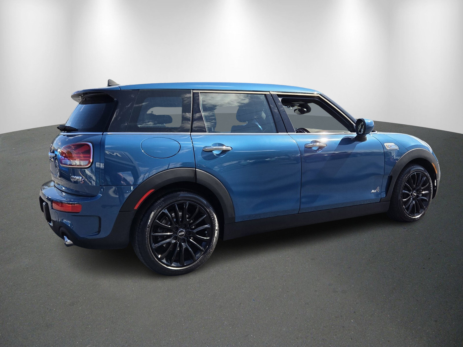 Used 2022 MINI Cooper Clubman S w/ Premium Package image 7