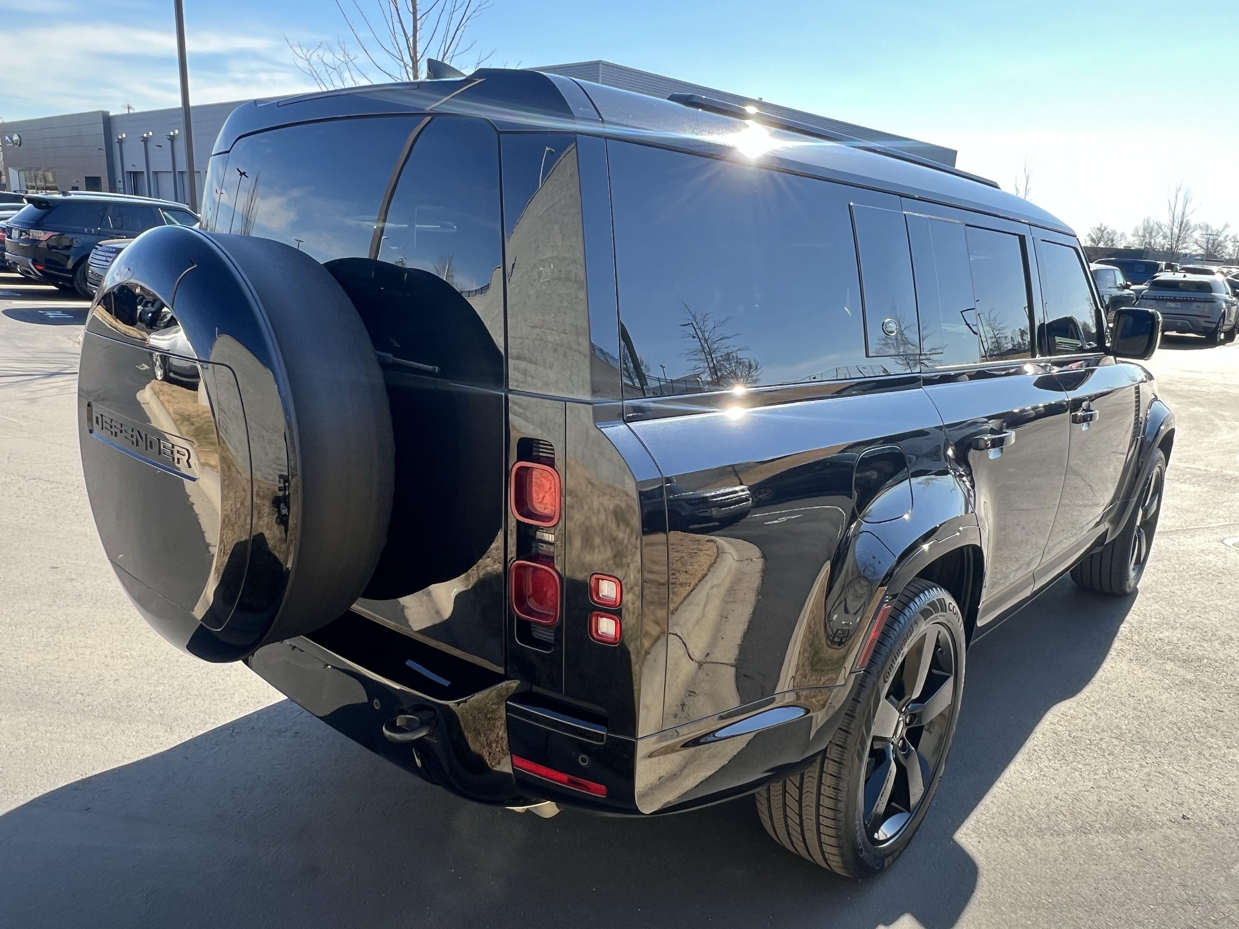 Certified 2024 Land Rover Defender 130 X-Dynamic SE image 7