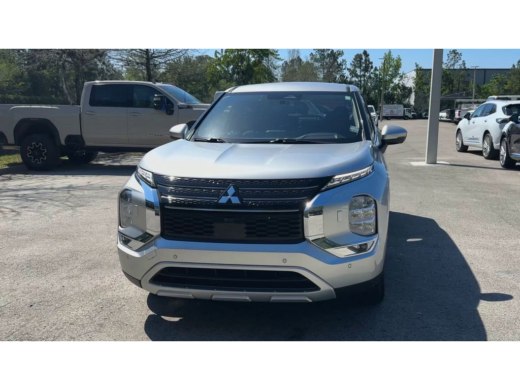 Used 2024 Mitsubishi Outlander SE Black Edition AWD/4WD image 3