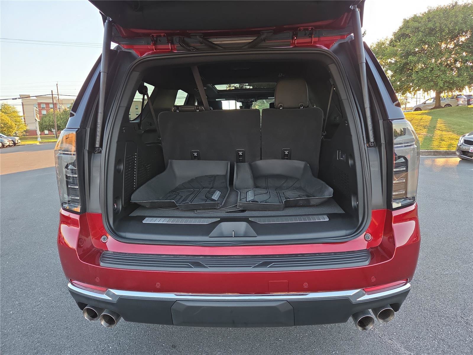 Used 2025 Chevrolet Suburban Premier AWD/4WD image 5