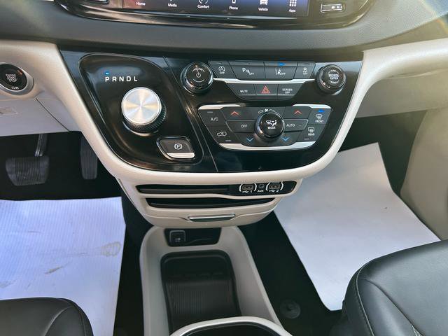 Certified 2024 Chrysler Pacifica Touring-L image 14
