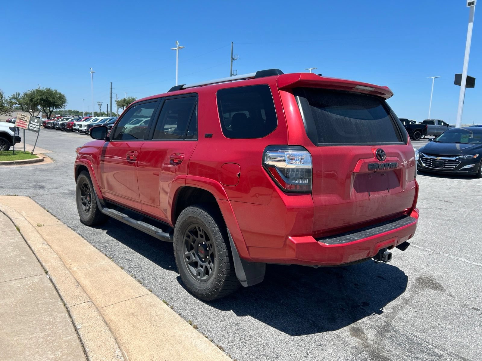 Used 2022 Toyota 4Runner SR5 Premium w/ Moonroof Package RWD image 7