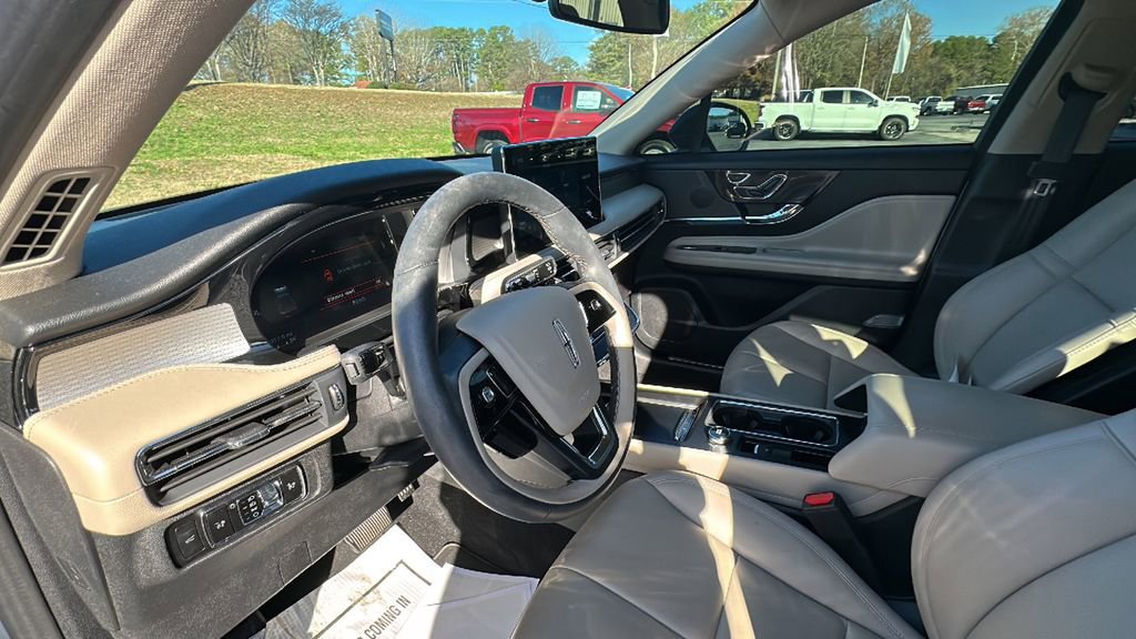 Used 2025 Lincoln Corsair FWD image 11