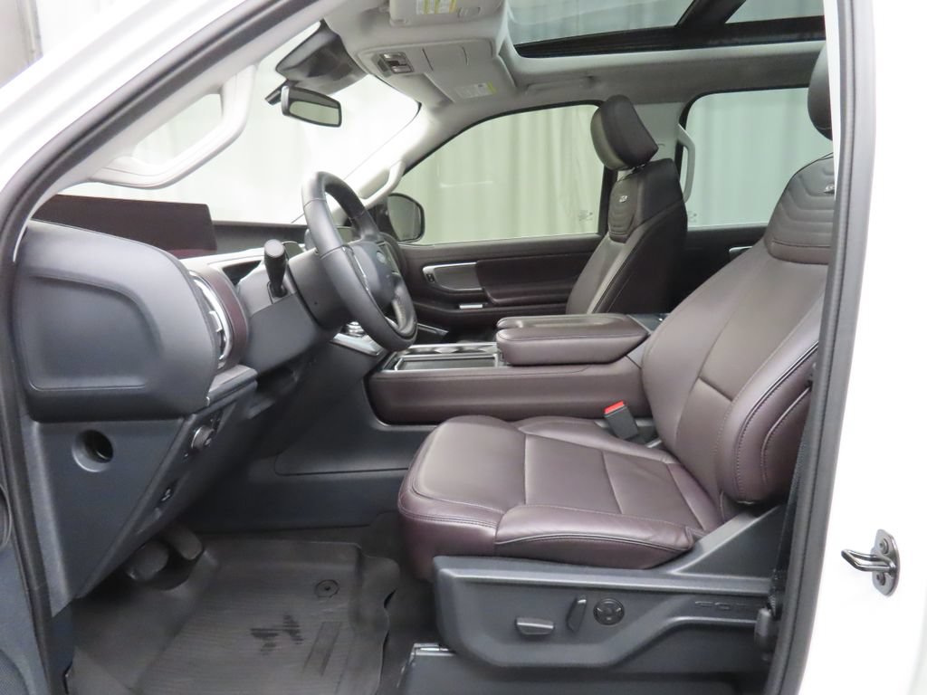 Used 2025 Ford Expedition Platinum w/ Platinum Ultimate Package AWD/4WD image 9