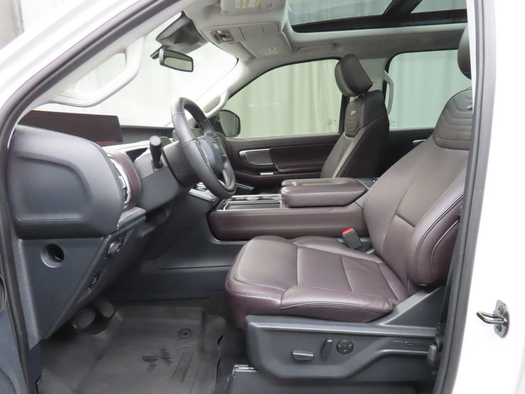 Used 2025 Ford Expedition Platinum w/ Platinum Ultimate Package AWD/4WD image 9
