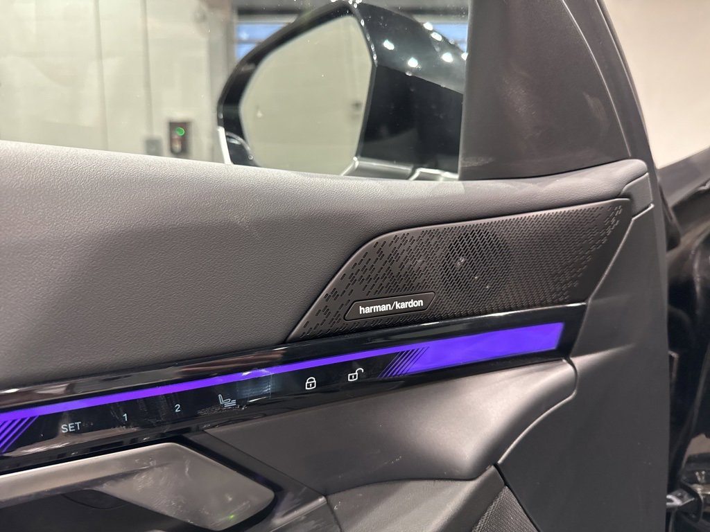 Used 2024 BMW i5 eDrive40i w/ Premium Package image 17