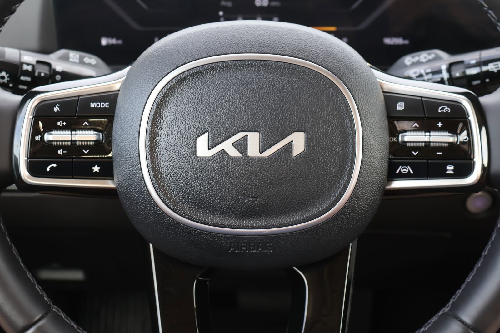 Used 2025 Kia Carnival SX Prestige FWD image 24