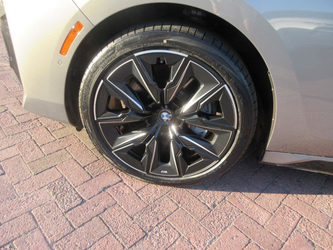 Used 2023 BMW 760i xDrive AWD/4WD image 82